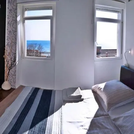 Aurora Апартаменты *